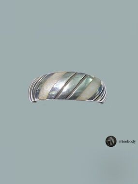 Vintage 925 Sterling Silver Mother of Pearl Ribbed Dome Ring Sz 8 NWT 3.29g